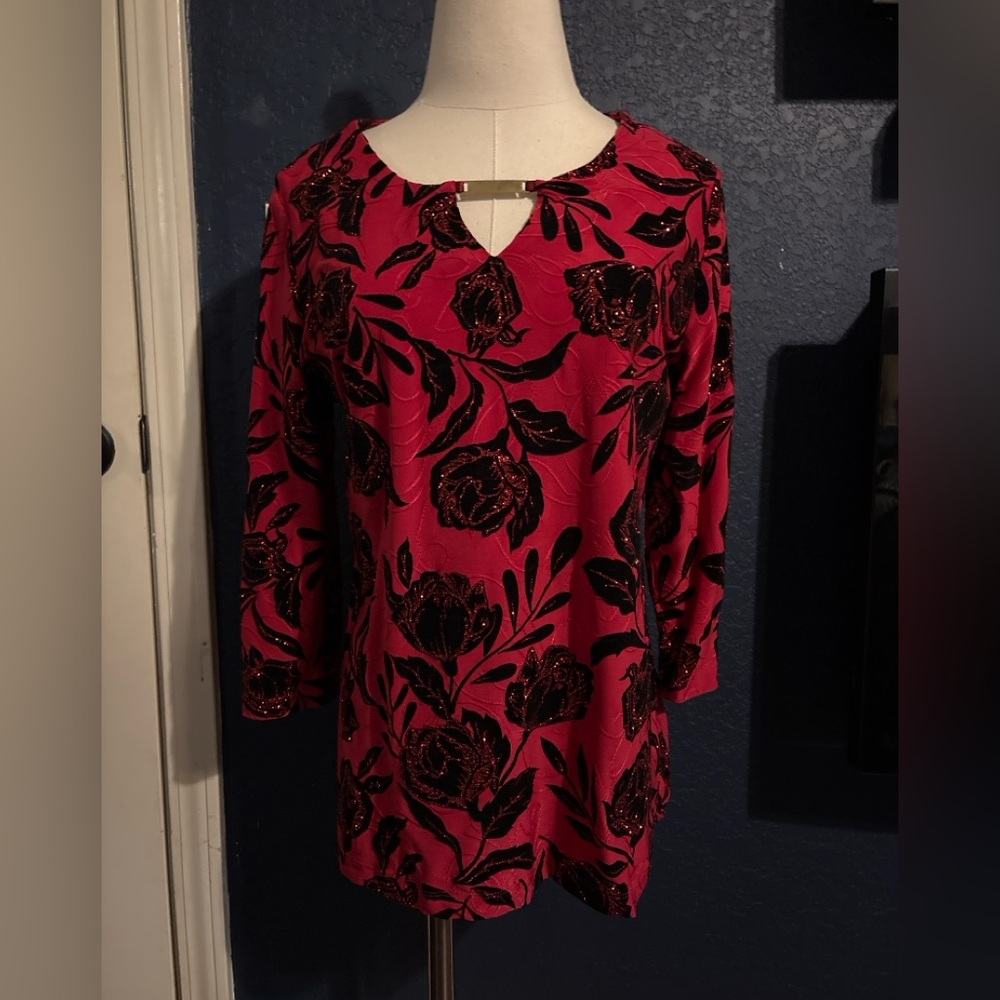 JM Collection Red Black Floral Medium 3/4 Sleeve Metallic Detail Dressy Top